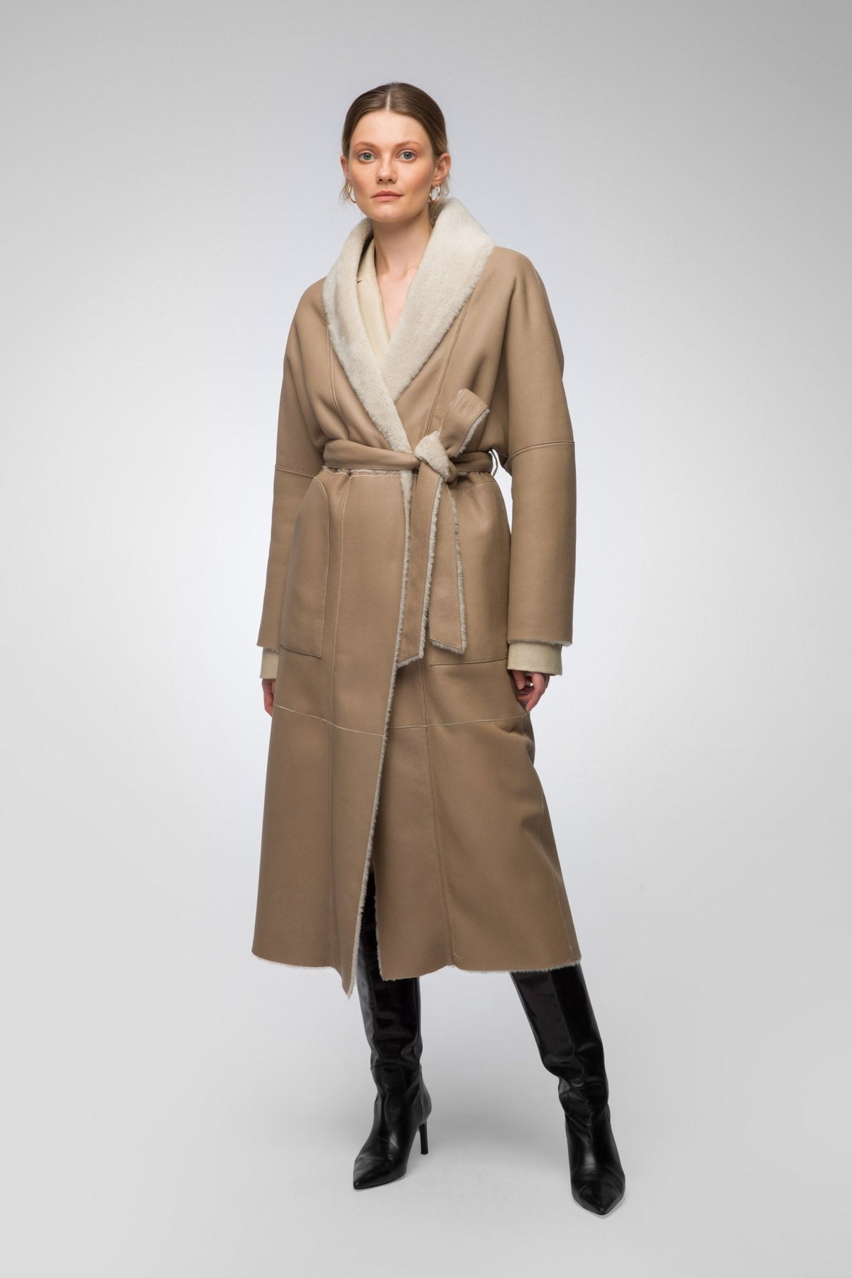 Women's Double Sided Shearling Leather Coat In Tan Brown