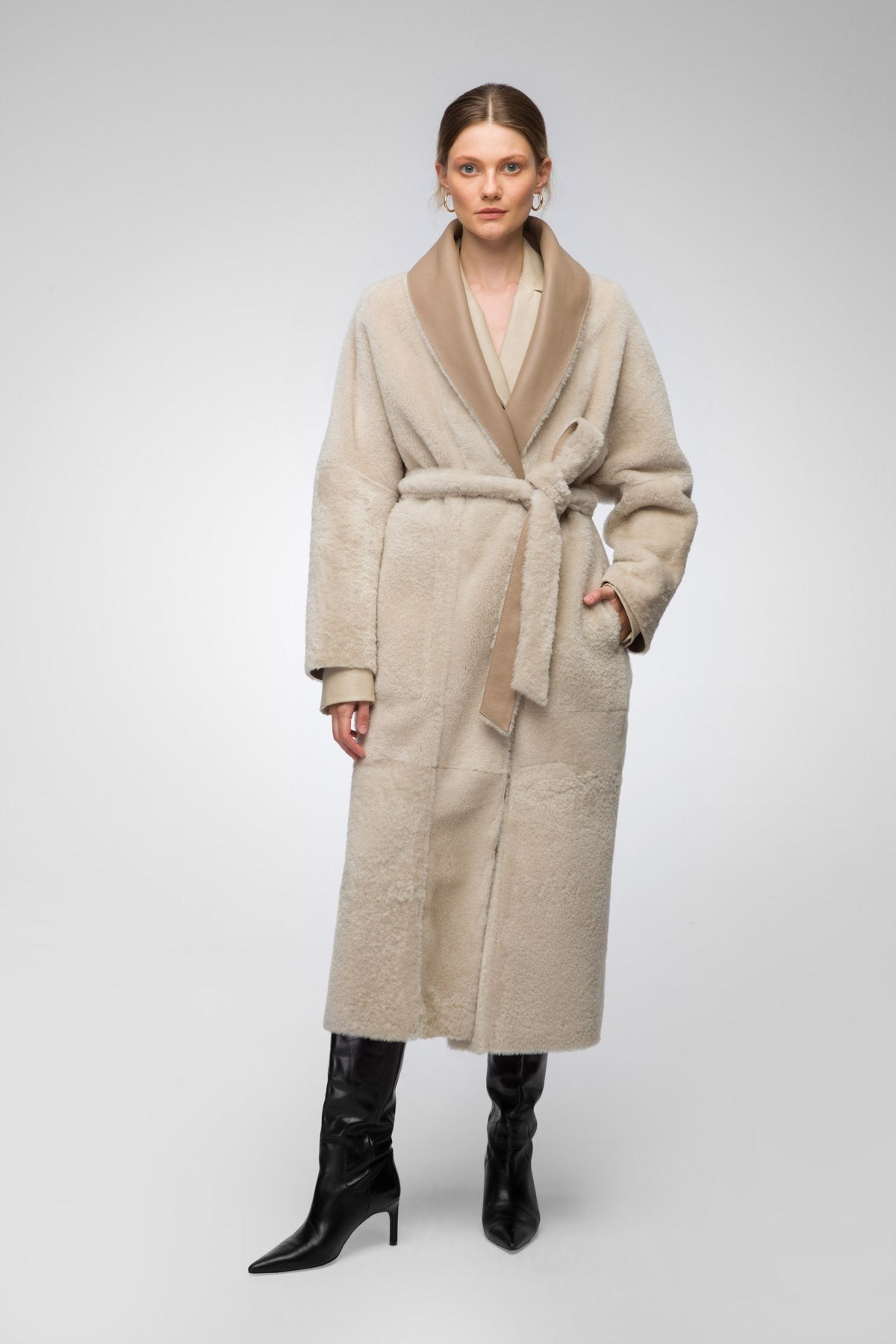 Women's Double Sided Shearling Leather Coat In Tan Brown