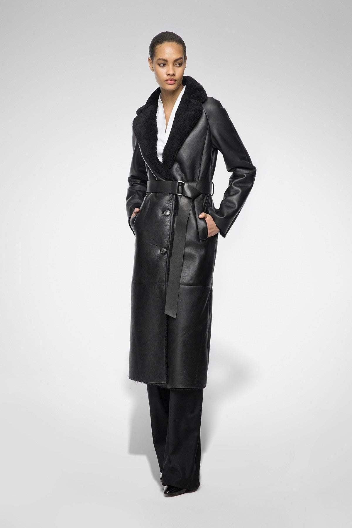 Women's Fur Shearling Leather Coat In Black